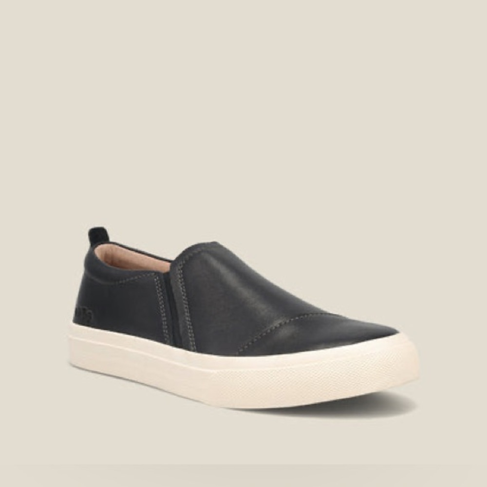 Taos Women’s Twin Gore Lux Slip Ons Black - Size 7.5
